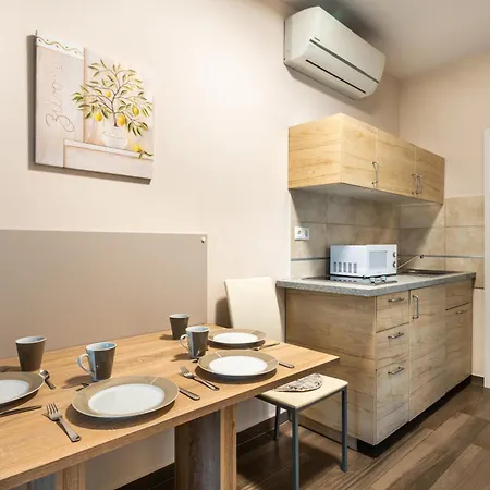 Lelle Corso Apartmanhaz Балатонлелле