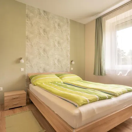 Lelle Corso Apartmanhaz * Балатонлелле