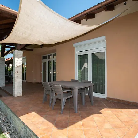 Апартаменты Lelle Corso Apartmanhaz *